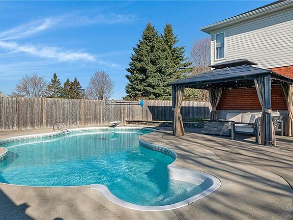 4th image of 158 McMeeken Dr