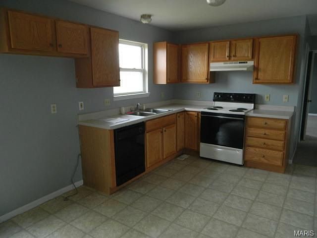 2nd image of 90 Nottingham Dr
