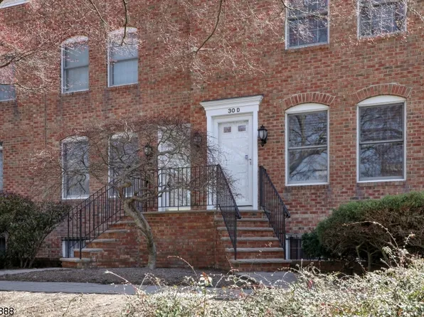 30 Elm St #30D, Summit City, NJ 07901