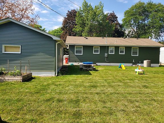 3rd image of 460 Hiawatha Blvd