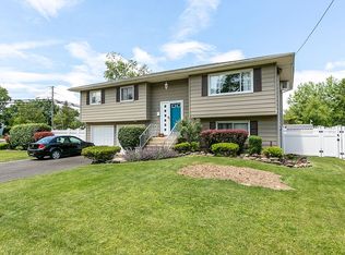 7 Jervis Ave, Farmingdale, NY 11735
