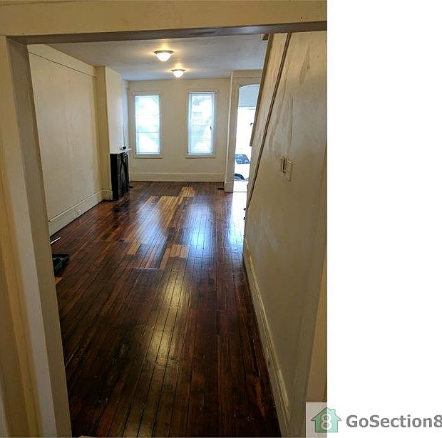 2nd image of 2032 E Wishart St