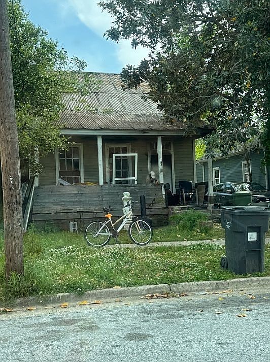 2nd image of 132 Walker St