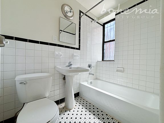 5th image of 652 Southern Blvd APT 5C