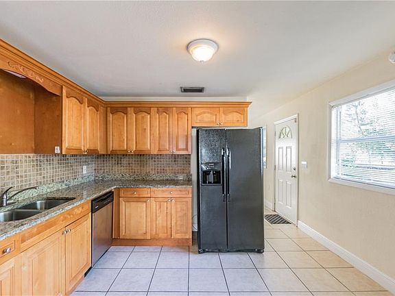 5th image of 4712 Trilby Ave