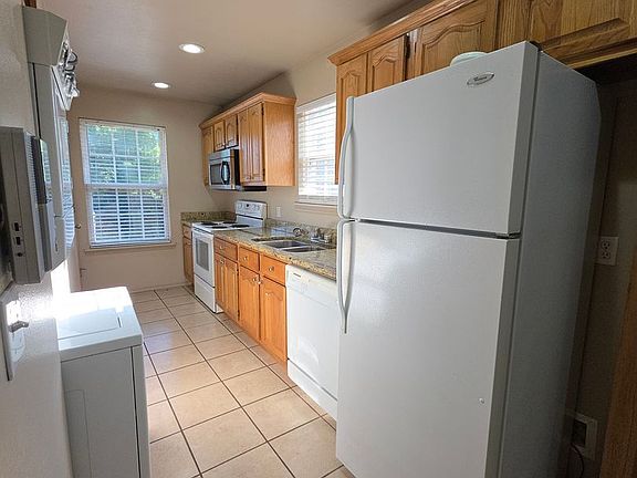 5th image of 120 E Carthage Ave #3