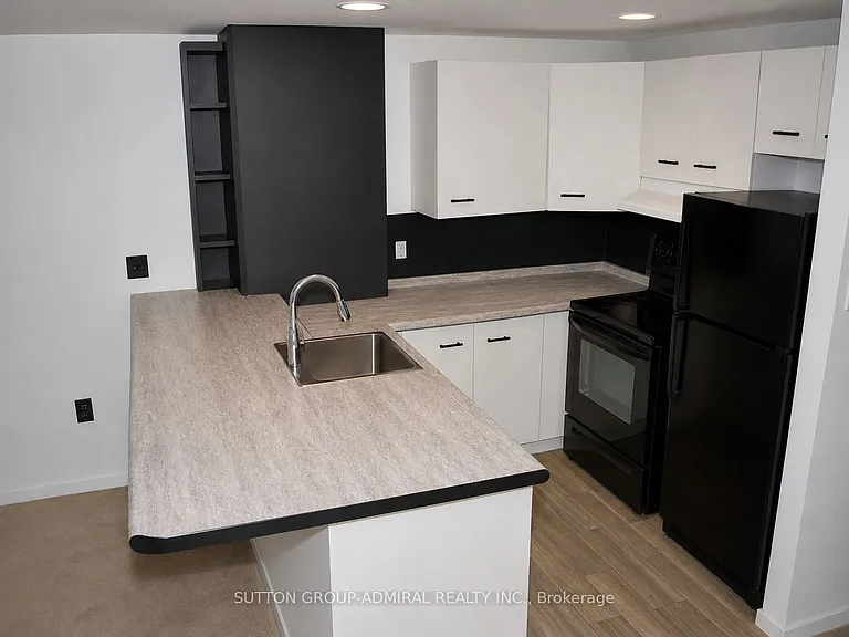 177 Logan Ave #UPPER — Photo 12