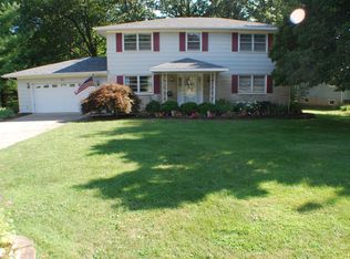 33 Briar Hill Rd, Paris, IL 61944