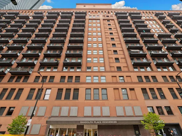 165 N Canal St APT 730, Chicago, IL 60606
