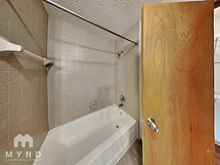 801 Ashford Glen Dr — Photo 9