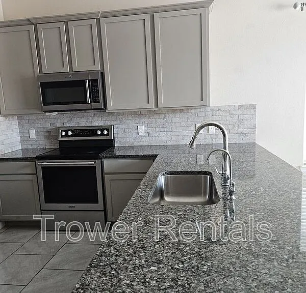 1021 E 90th Ct — Photo 14