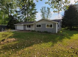 1584 Beach Dr, Crystal, MI 48818