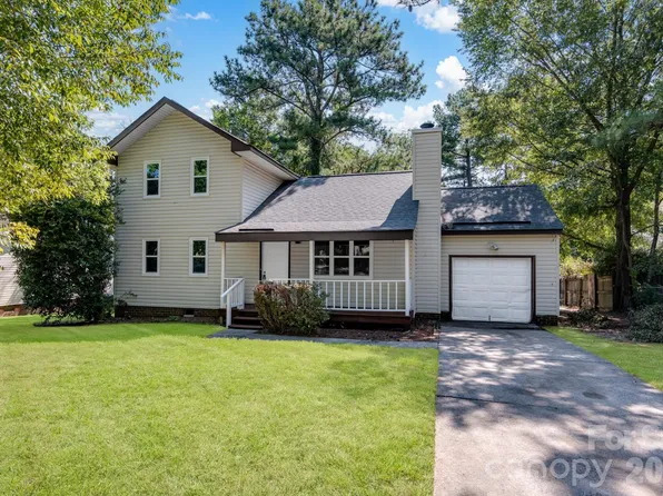 5300 Rolling Oak Ln, Charlotte, NC 28227
