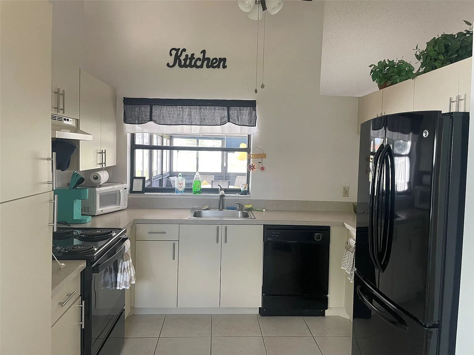 2 bed, 2.0 bath, 1163 sqft, $3,000 — Photo 4