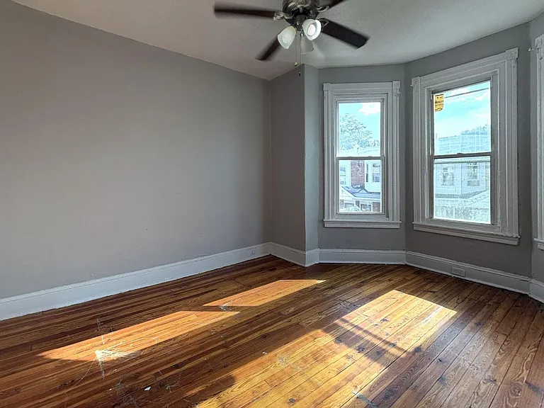 1249 N Alden St — Photo 12