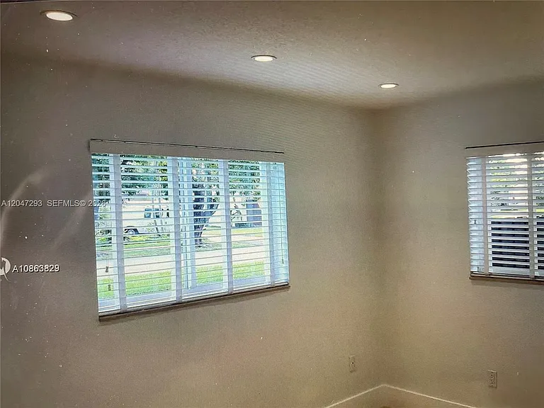 10900 SW 107th Ave — Photo 14