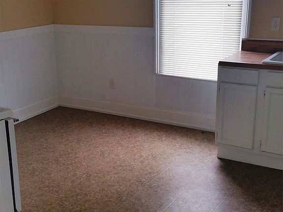 5th image of 1321 Dora St
