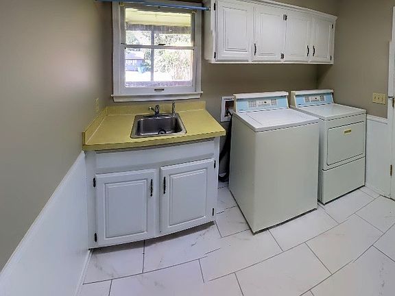 4th image of 8 Churchill Dr