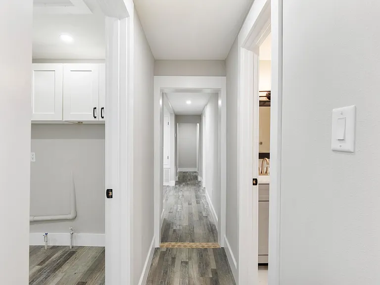 3/2 Hallway from family room