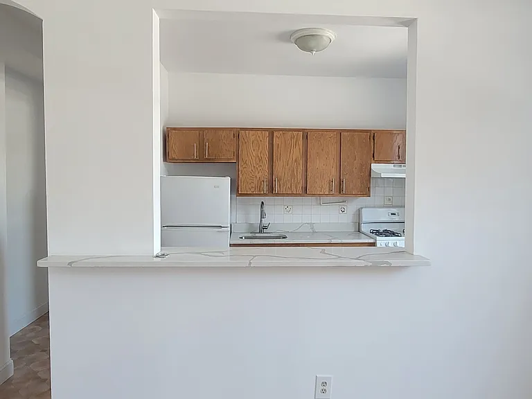 21-39 29th St #10 — Photo 4