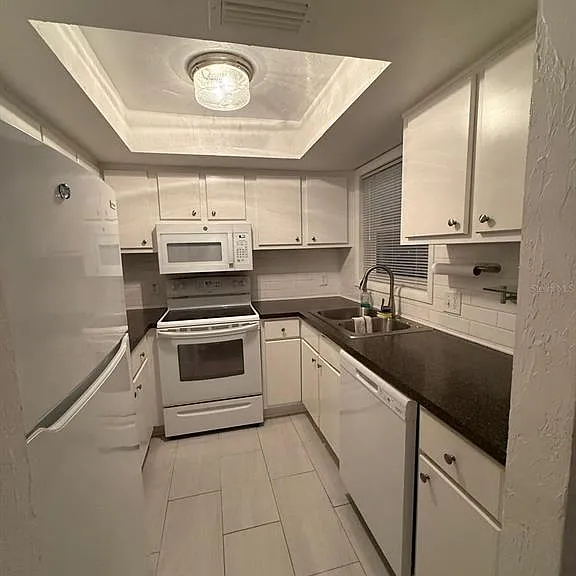 21204 Sandalwood Dr #21204 — Photo 16