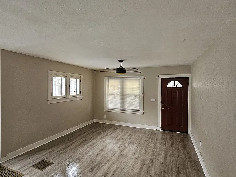 320 Huron Ave — Photo 5