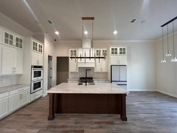 6050 Dania Dr, Beaumont, TX 77707