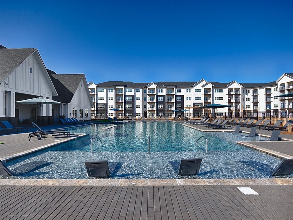 Gateway Village-33