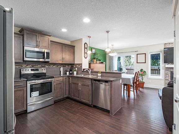 3rd image of 612 175a St SW