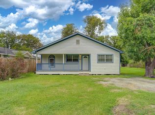 612 Harvey St, Clute, TX 77531