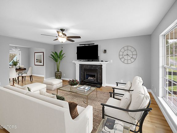 2nd image of 814 Garners Landing Blvd