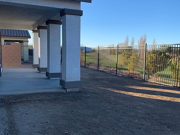 Enjoy the golf course views!