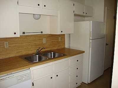 5th image of 2205 Cascade Dr APT D