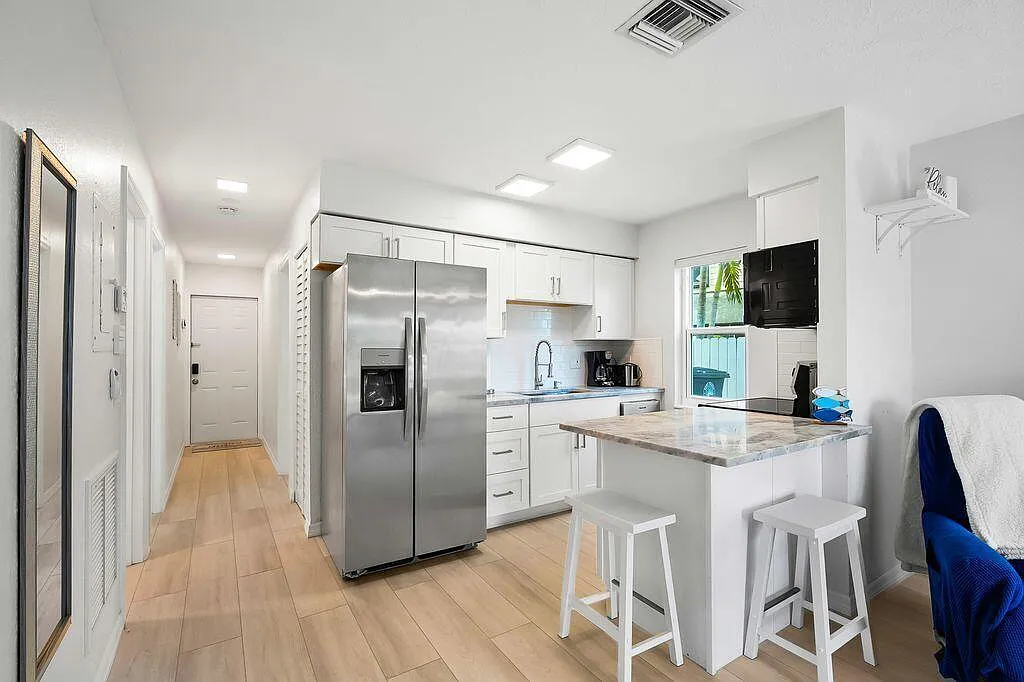 2 bed, 1.0 bath, 1200 sqft, $1,850 — Photo 3