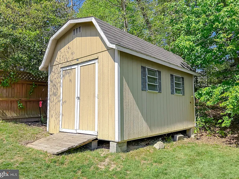 23017 Holloway Ct — Photo 76
