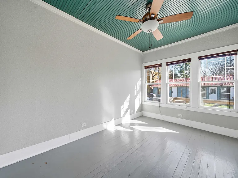 122 Biering St #2 — Photo 4
