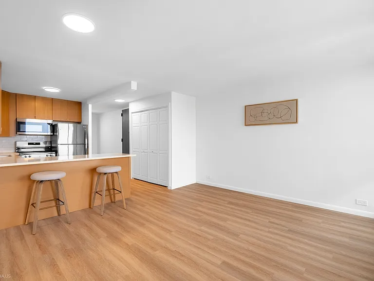 1030 N State St #11M — Photo 11