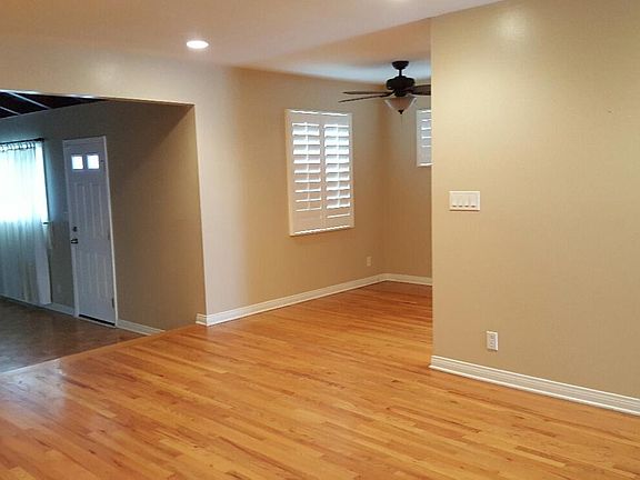 4th image of 20727 Thornlake Ave