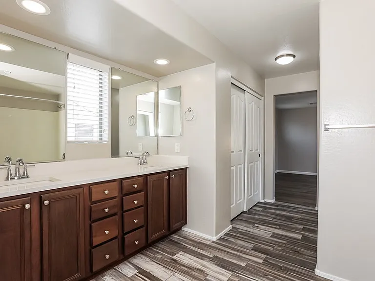 3348 E Franklin Ave — Photo 13