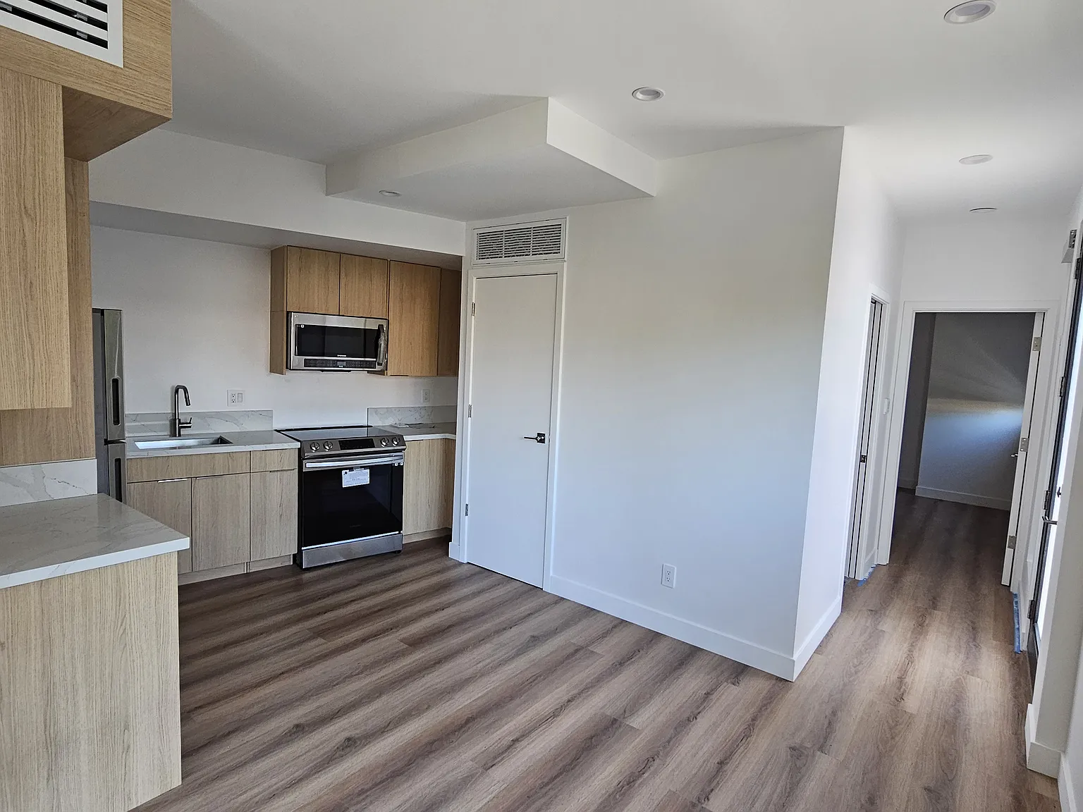 20514 W Califa St — Photo 2