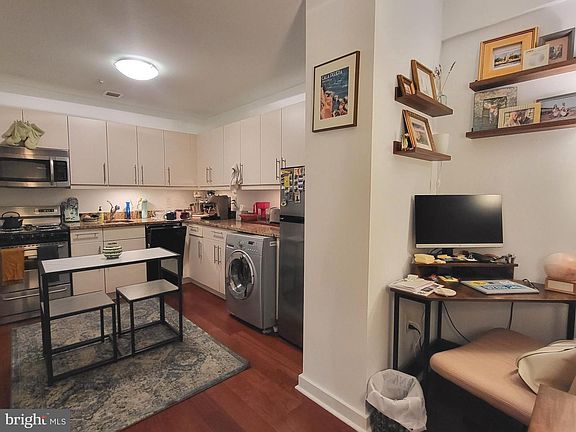 4th image of 219 S 18th St #524