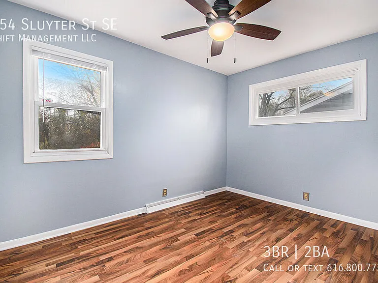 954 Sluyter St SE — Photo 8