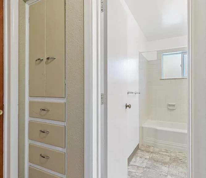 2630 S York St — Photo 14