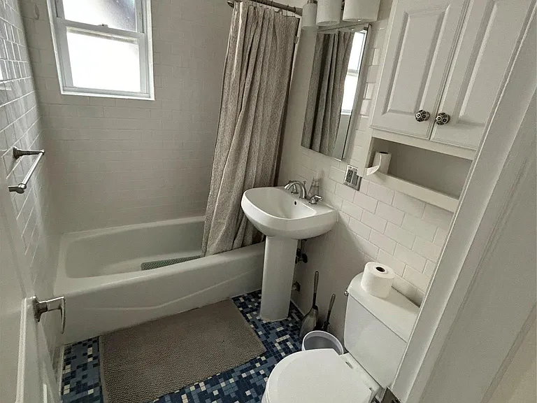 251-255 W Broadway #203 — Photo 8