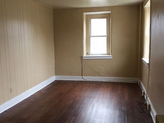 5th image of 2 E Broad St #2