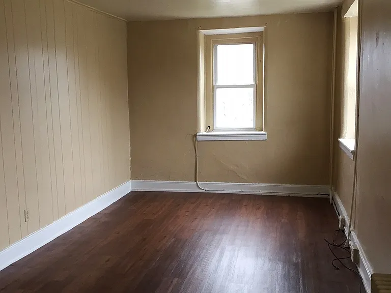 2 E Broad St #2 — Photo 5