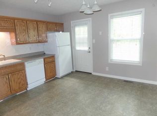 2736 N Whitfield Rd, Clarksville, TN 37040