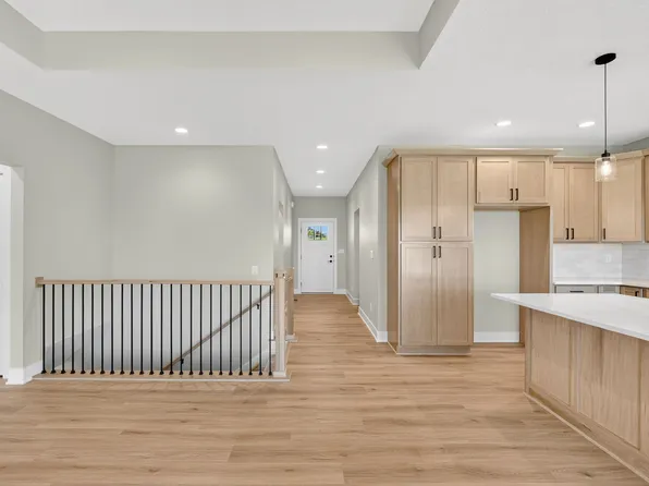 2938 Lake Hill Dr, Des Moines, IA 50320