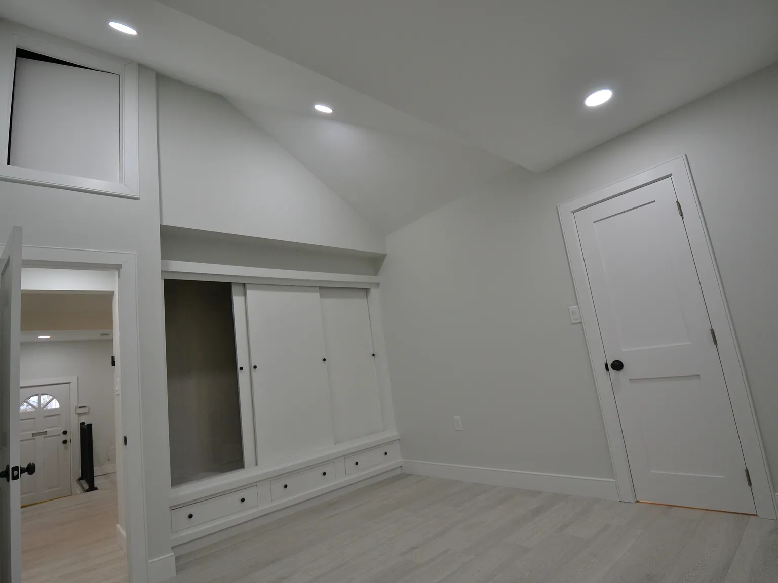 2 bed, 836 sqft, $3,100 — Photo 4