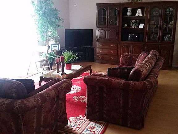 5th image of 6739 Meritmoor Cir